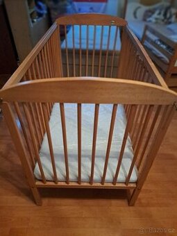 Dřevěná postýlka