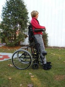 invalidni vozík 40cm 44cm s elektrickou vertikalizaciou - 1