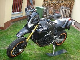 Prodám Aprilia Dorsoduro 1200, 2011, 14 tís Km.