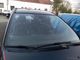 Mazda 5 čelní sklo