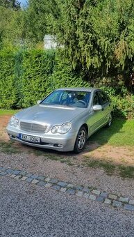 Mercedes Benz W203 C 220 CDI na NÁHRADNÍ DÍLY