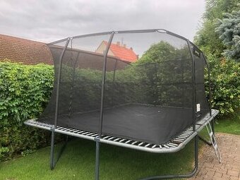 trampolína JumpKing