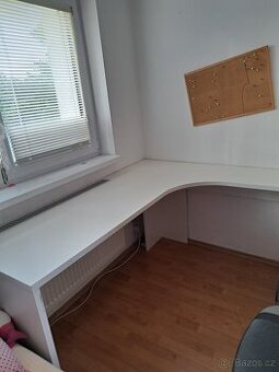 Pracovní stůl