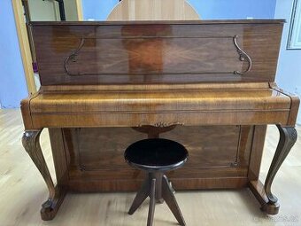 pianino PETROF