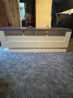 TV stolek