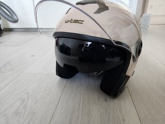 Dámská helma na motorku w-tec