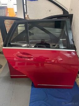 Pravé zadní dveře Mercedes - Benz C W204/S204 red