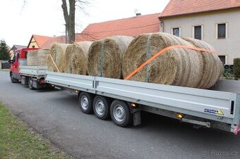 Doprava balíků slámy a sena - Beroun