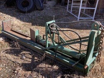 Štípačka za traktor