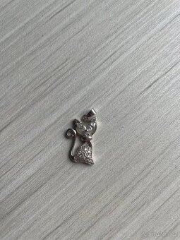 Stříbrný přívěsek kočky se zirkony