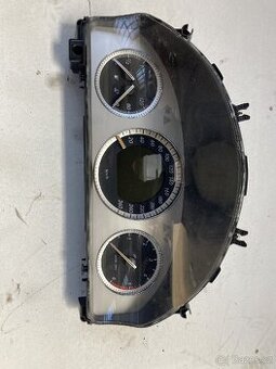 Přístrojová deska,Tachometr. Mercedes W 204