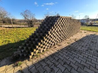 Zámková venkovní dlažba