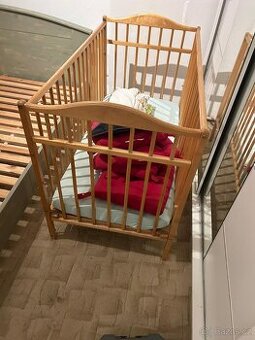 Děcka postýlka s madraci