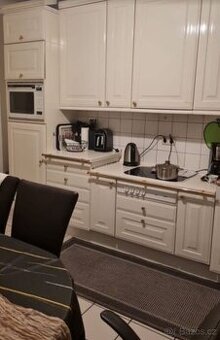 Bílá kuchyně z masivu se spotřebiči Siemens,6116