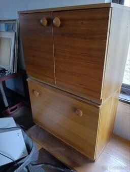 Skříňky 60cm, dýha jilm, stav dobrý,