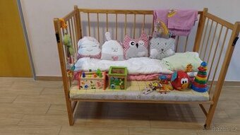 Dětská postýlka s matrací, peřinou a další