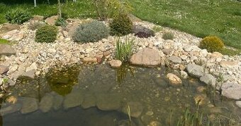 Valouny, kameny k jezírku