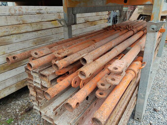 Šikmé vzpěry, stojky, stabiláky