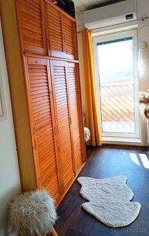 Velká šatní skříň