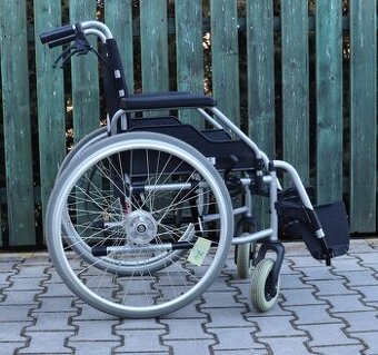 074-Mechanický invalidní vozík Meyra.