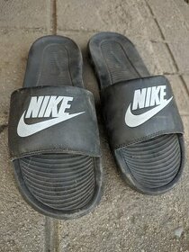 Pánské pantofle Nike VICTORI ONE velikost 47,5 EU