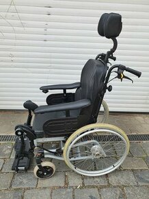 speciální pohodlné invalidní vozík, křeslo, polohovací