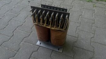 Transformátor ZSE Praha 220-500V/25-220V s více vinutími