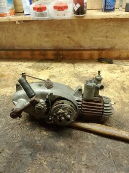 Motor Jawa 555