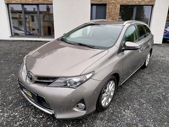 Toyota AURIS 2,0 D-4D, 1.MAJITEL, r.v. 9/2013, 219.987 km