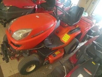 dieselový traktůrek, sekačka, zahradní traktor,