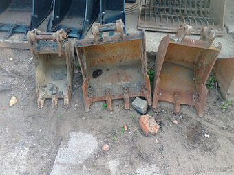 požíté lžíci na JCB 8025 až 8035