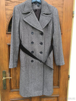 Prodám zánovní nevyužívaný dámský kabát ZARA