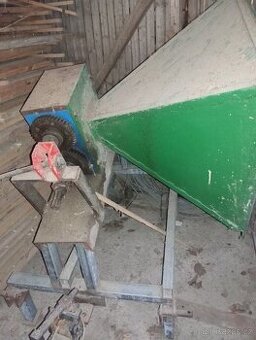 Špalíkovač za traktor - 1