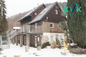 Apartmánový dům se čtyřmi apartmány, okrasnou zahradou a výj