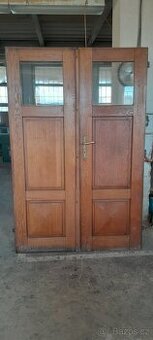 Staré dubové dveře