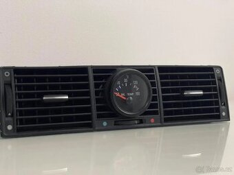 Audi A8 D2 - Držák budíku