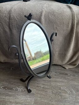 Kovové stolní zrcadlo