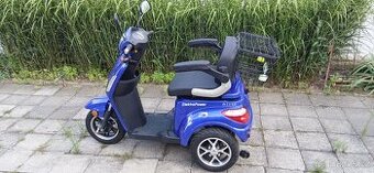 Elektrická tříkolka pro seniory.