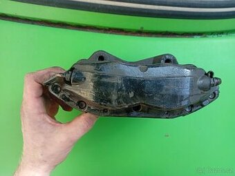 BMW E38 - přední brzdič, čtyřpístkový brzdový třmen Brembo