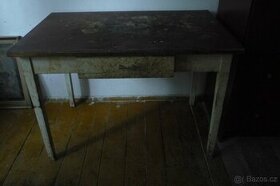 starý stůl