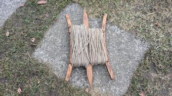 Naviják na prádelní šňůru s kolíčky