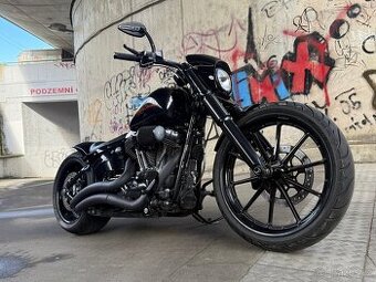 Harley Davidson breakout custom