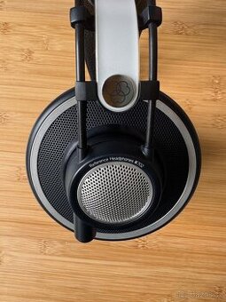 AKG K702