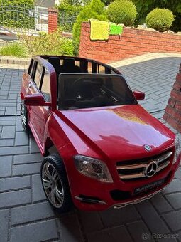 Dětský elektrický mercedes