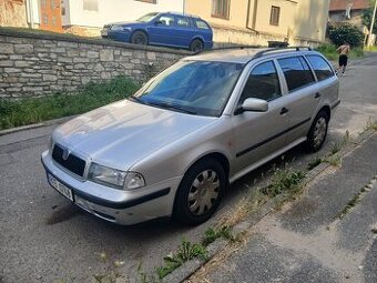 Prodam Škoda oktavie rok 2001 20litr benzin 250 najeto