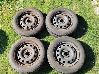 Prodám sadu letní pneu BARUM 185/65 R14 vč. plechových disků