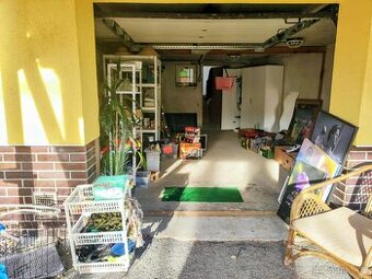 plná garáž věcí skoro zadarmo