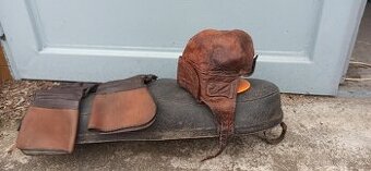 Kožená přilba a rukavice - 1