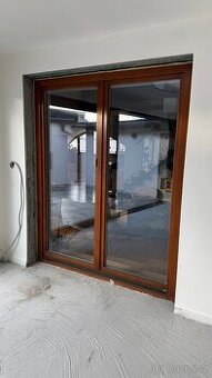 Balkonové dřevěné okno, dveře, větráčka (zamluveno)