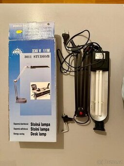 Úsporná zářivková stolní lampa